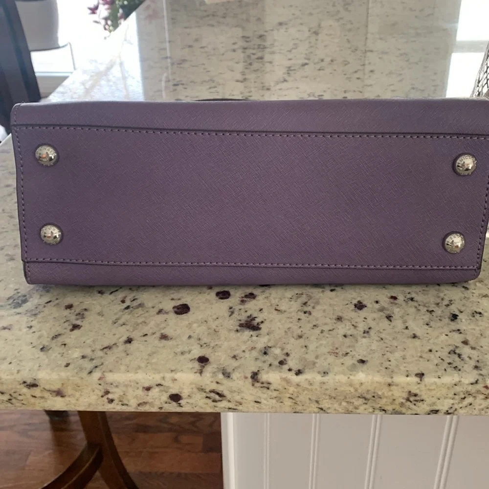 Michael Kors handbag- Excellent condition and rare color! - Picture 2 of 4